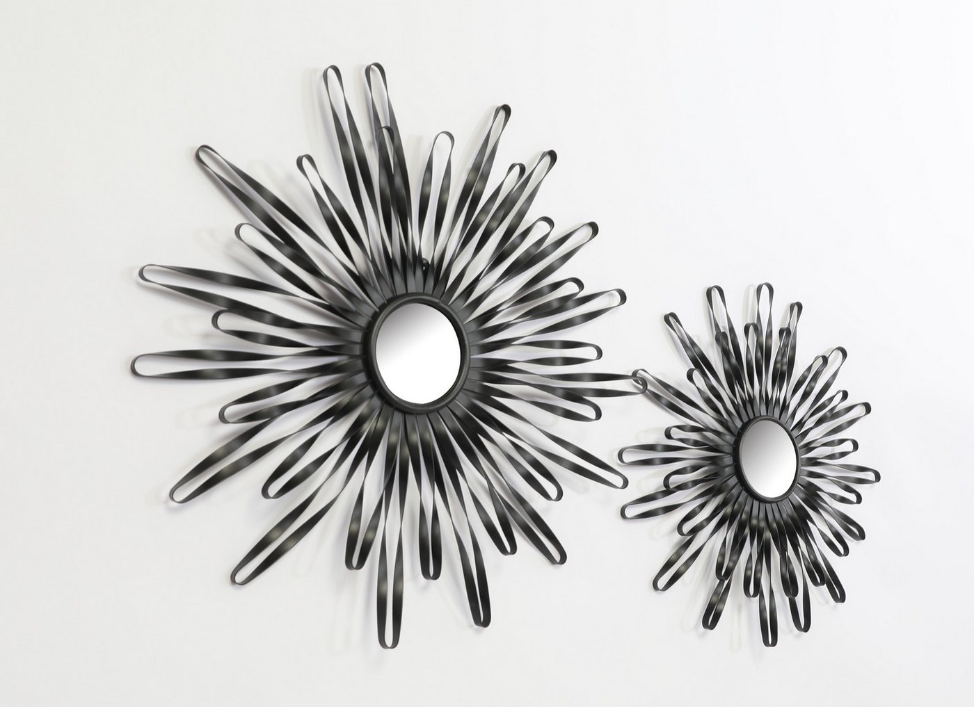 OTTO home Wanddekoobjekt Sonne, im 2er Set: 35 und 46cm (2er-Set, in schwarz, gold-oder silberfarben), Wanddekoration aus Metall mit kleinem Spiegel in der Mitt – Bild 3 von 5