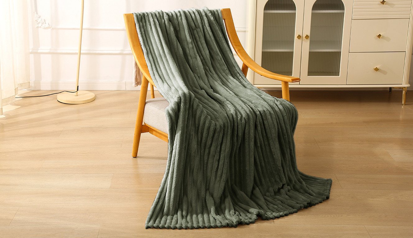 Wohndecke Millara, Kundenliebling, weiche & komfortable Tagesdecke, OTTO home, Kuscheldecke in Cord-Optik, 150x200 cm, Wohndecke, Sofadecke – Bild 3 von 5