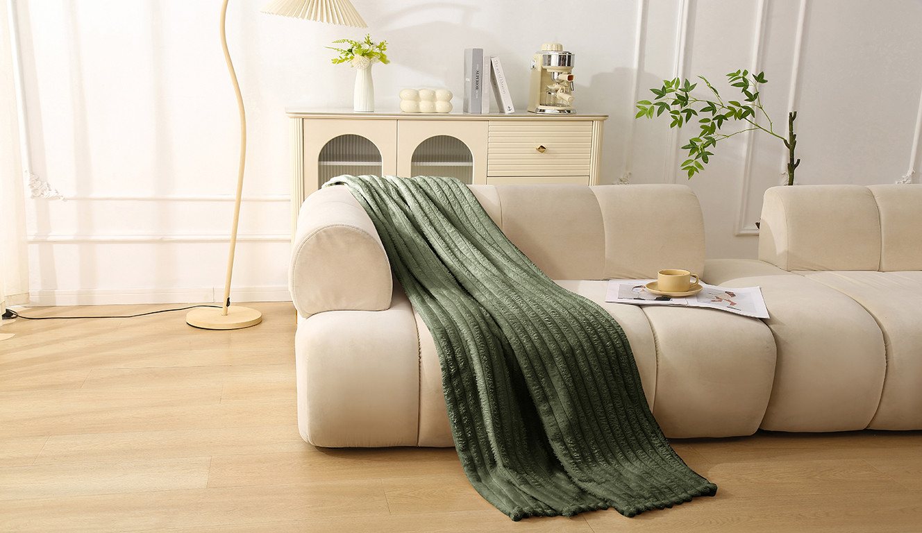 Wohndecke Millara, Kundenliebling, weiche & komfortable Tagesdecke, OTTO home, Kuscheldecke in Cord-Optik, 150x200 cm, Wohndecke, Sofadecke – Bild 4 von 5