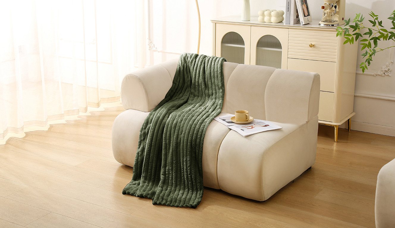 Wohndecke Millara, Kundenliebling, weiche & komfortable Tagesdecke, OTTO home, Kuscheldecke in Cord-Optik, 150x200 cm, Wohndecke, Sofadecke – Bild 5 von 5