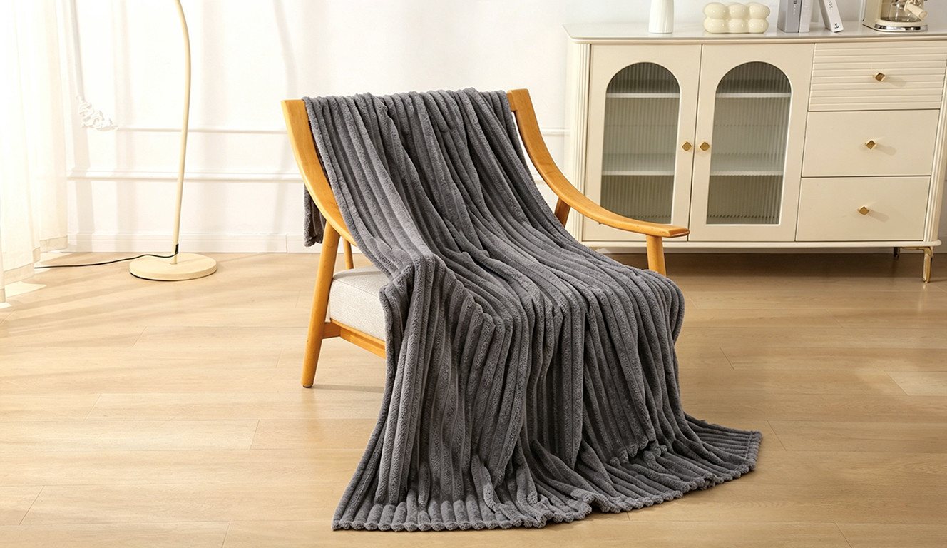Wohndecke Millara, Kundenliebling, weiche & komfortable Tagesdecke, OTTO home, Kuscheldecke in Cord-Optik, 150x200 cm, Wohndecke, Sofadecke – Bild 3 von 5