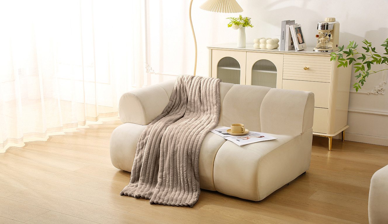 Wohndecke Millara, Kundenliebling, weiche & komfortable Tagesdecke, OTTO home, Kuscheldecke in Cord-Optik, 150x200 cm, Wohndecke, Sofadecke – Bild 5 von 5