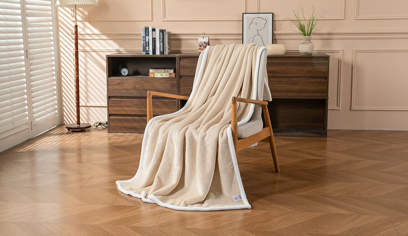 Wohndecke Sennu, Kuscheldecke, Teddy, erstklassige Tagesdecke, OTTO home, 420g/m², flauschige, Wohndecke mit Teddyoptik, Tagesdecke – Bild 5 von 5