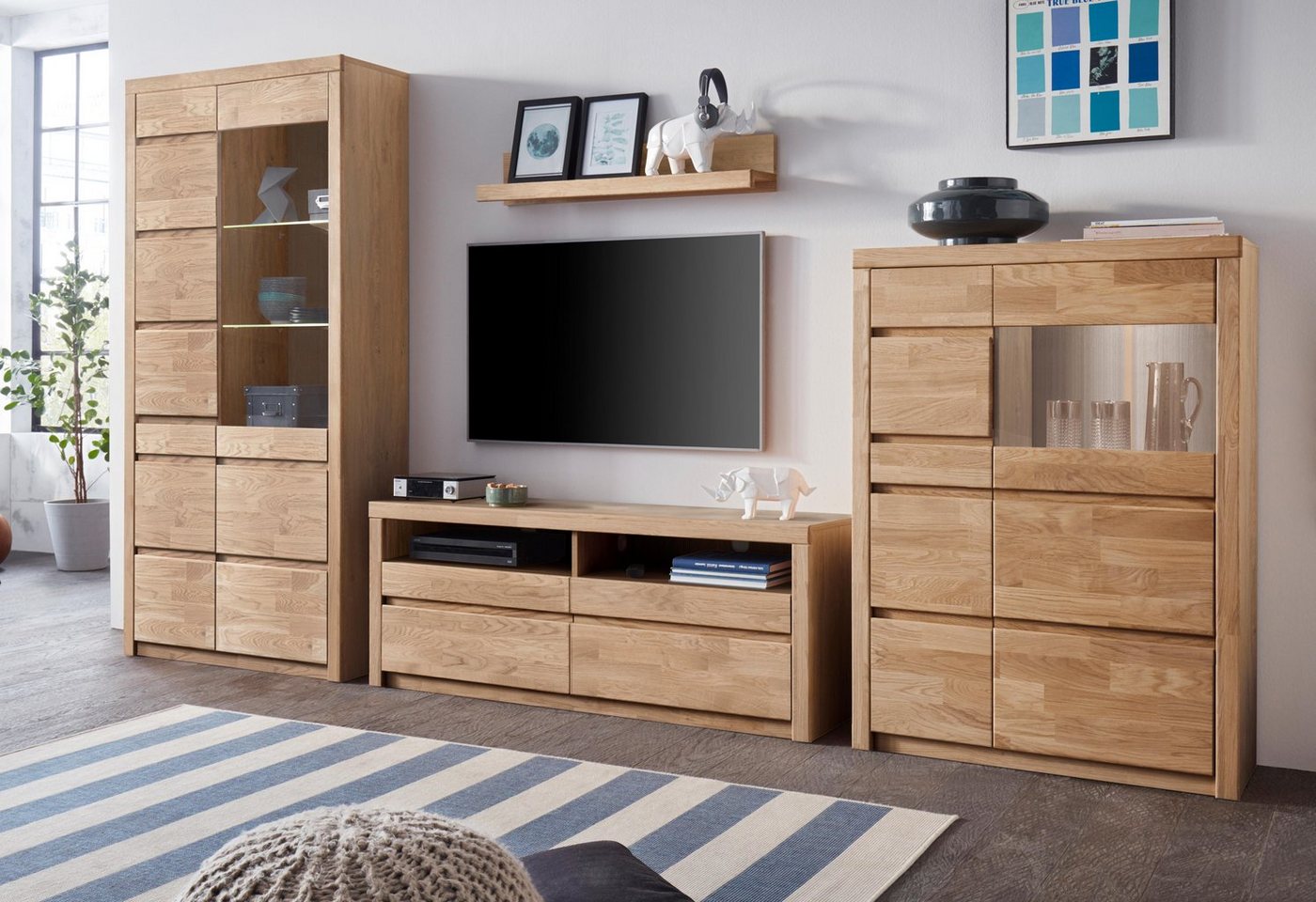 OTTO home Wohnwand Silkeborg: 4-teilig, Breite: 320cm, Griffmulden, Fronten Massivholz, (Set, 4-St), Set besteht aus 1 Vitrine, 1 Lowboard, 1 Sideboard und 1 Wa – Bild 4 von 5