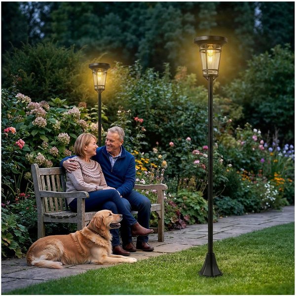 Outsunny Außen-Stehlampe Solar Laterne 2er-Set 180cm Höhenverstellbar Gartenlaterne, mehrere Helligkeitsstufen, Sensorgesteuert, Wetterfest, LED fest integriert