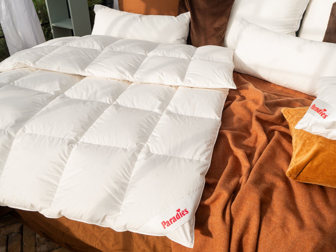 Paradies Daunenbettdecke Elma 90, Daunendecke 135x200 cm und 155x220 cm, Füllung: 90% Daunen, 10% Federn, Bezug: 100% Baumwolle, natürliche Leichtigkeit – Bild 2 von 5