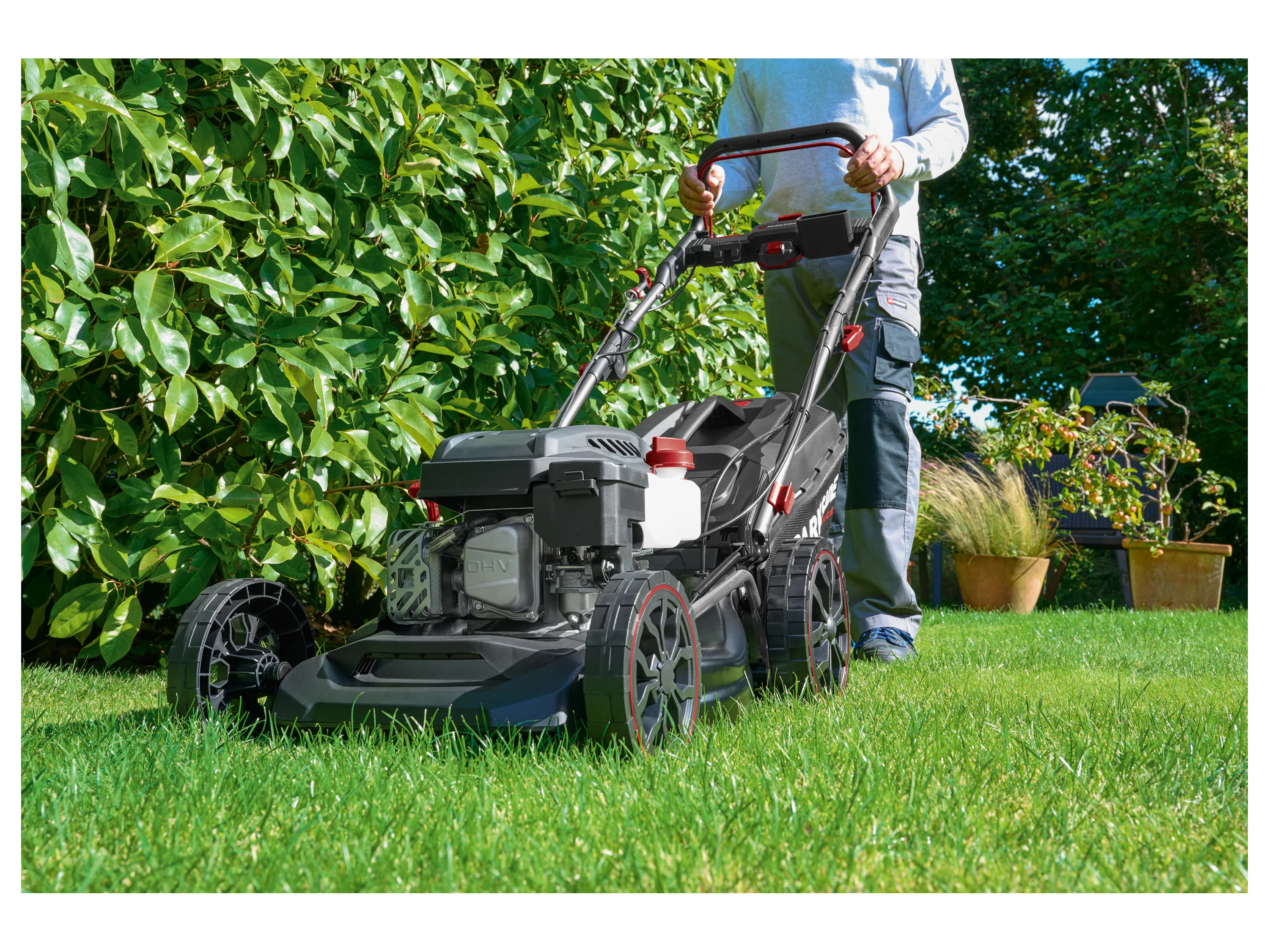 PARKSIDE PERFORMANCE® Benzin-Rasenmäher »PPBRM 46 B2« mit Elektrostarter-Akku und Ladegerät – Bild 2 von 4