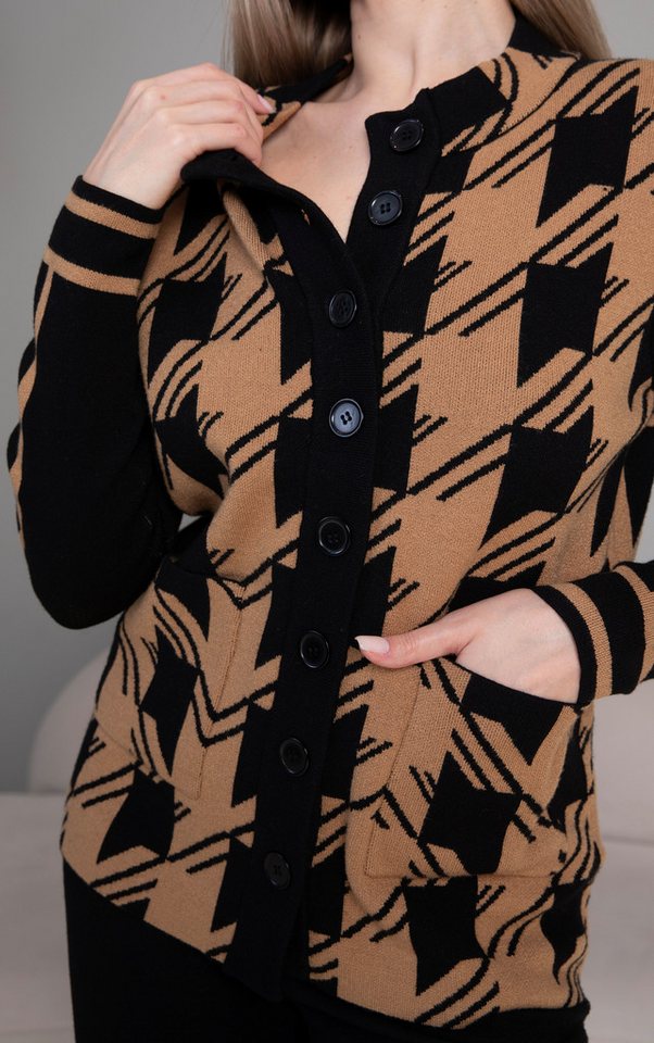Passioni Strickjacke in Kamel und Schwarz mit Karomuster vorne – Bild 4 von 5