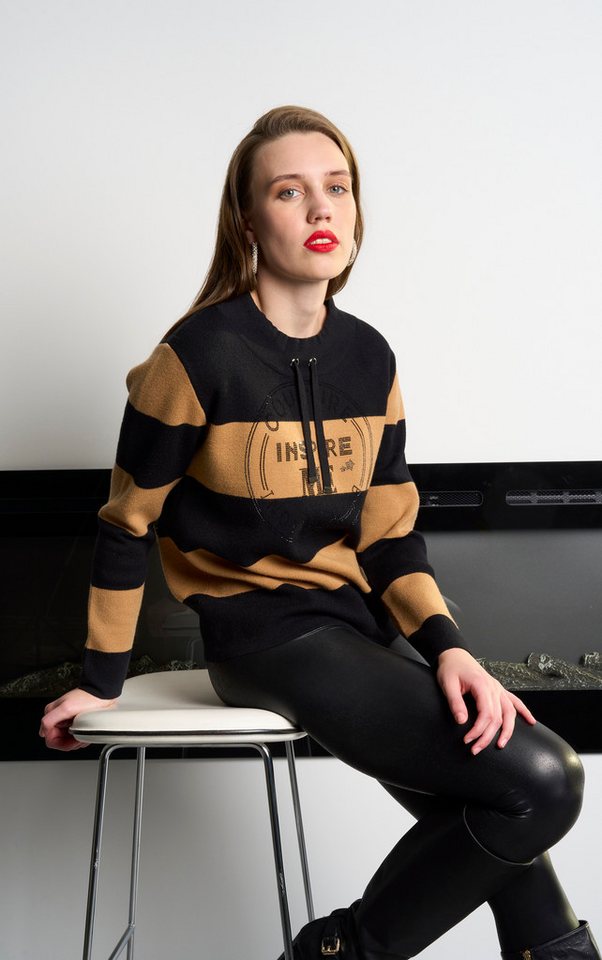 Passioni Strickpullover Sweatshirt mit Streifen und Strass-Schriftzug – Bild 3 von 5