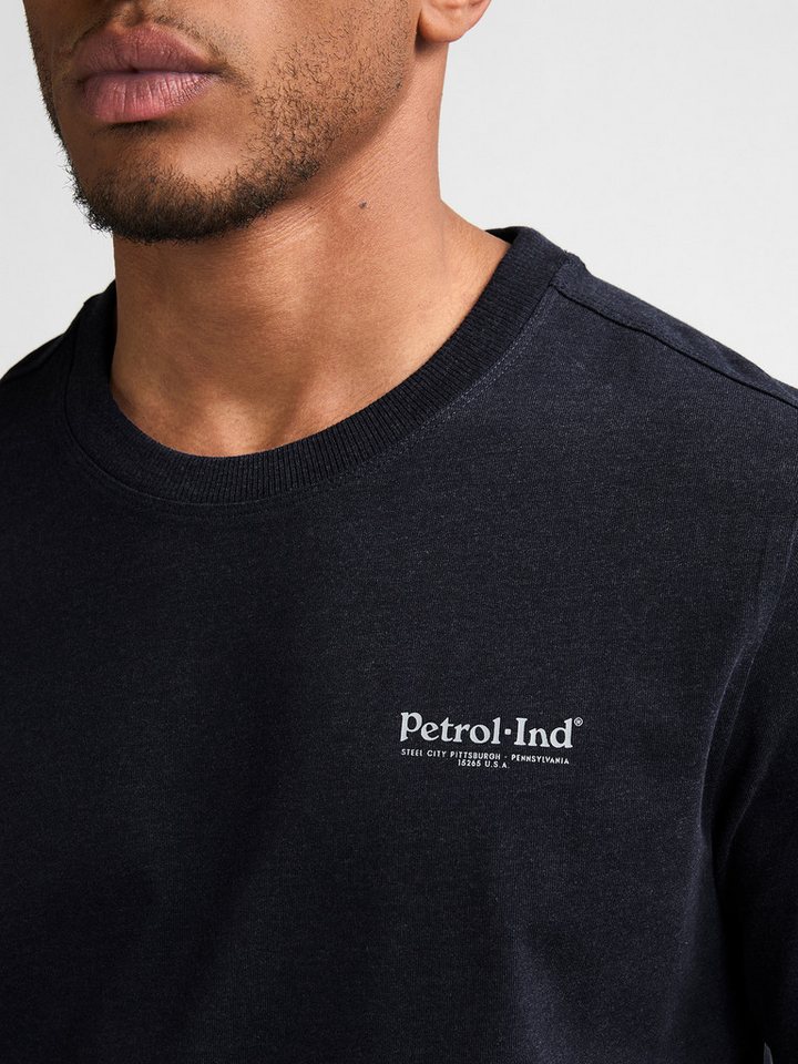 Petrol Industries Langarmshirt mit Rundhalsausschnitt, kleine Logoprägung – Bild 3 von 5