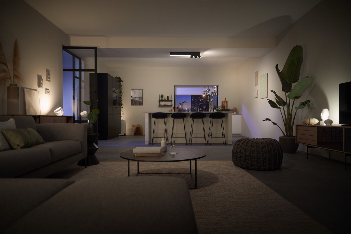 Philips Hue Smarte LED-Leuchte Bundle White & Color Ambiance Centris 3er Spot schwarz, Abschaltautomatik, Bluetooth, CCT - über Fernbedienung, Dimmer, Dimmfunkt – Bild 4 von 5