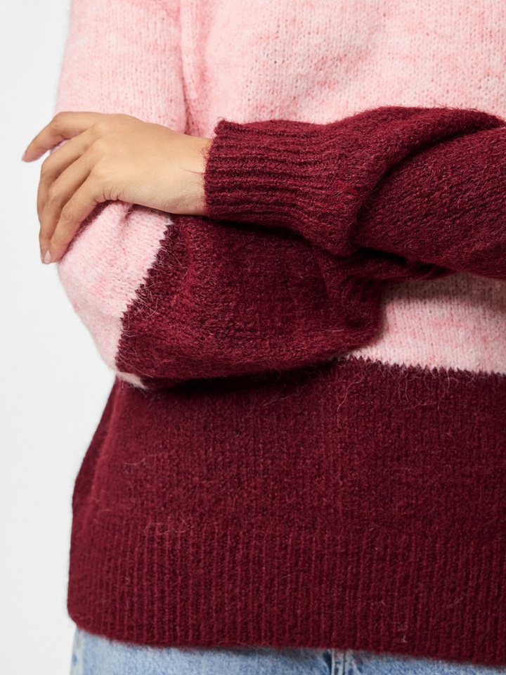 pieces Rundhalspullover PCIVY LS O-NECK COLOR BLOCK KNIT PWP BC Colorblock Design – Bild 3 von 5