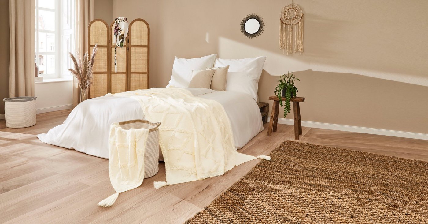 Primera Tagesdecke Kuscheldecke Boho, mit trendigen Bommeln – Bild 2 von 5