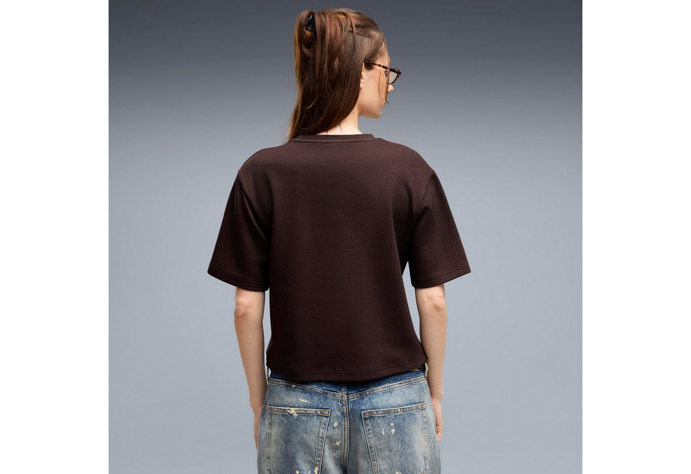 PUMA T-Shirt ESS ELEVATED RELAXED TEE Kurzarmdesign, sportlicher Stil, unifarbenes Design, relaxed fit – Bild 2 von 5