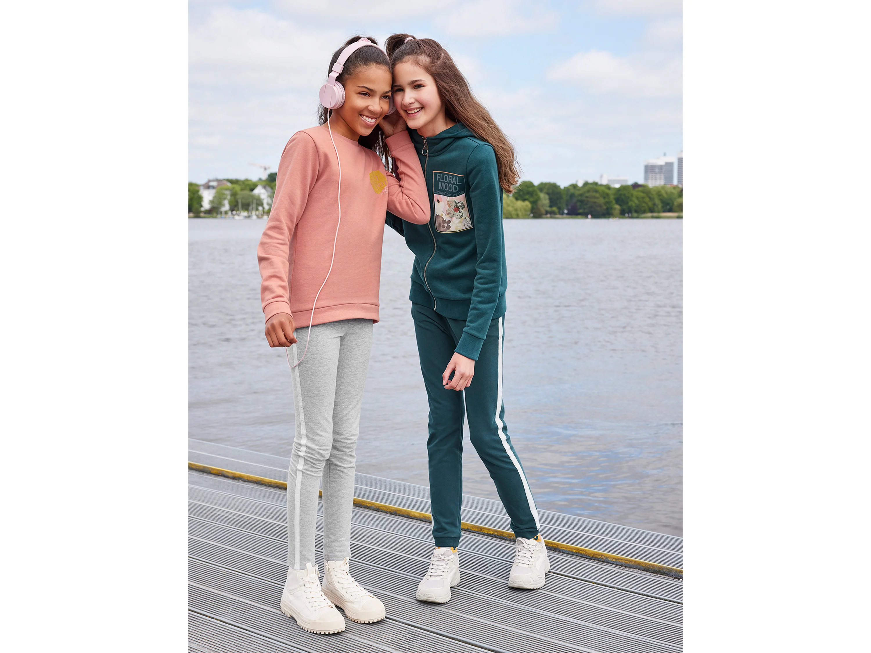 QS BY S.OLIVER Kinder Sweatshirt (lachs, XL (176)) – Bild 2 von 3