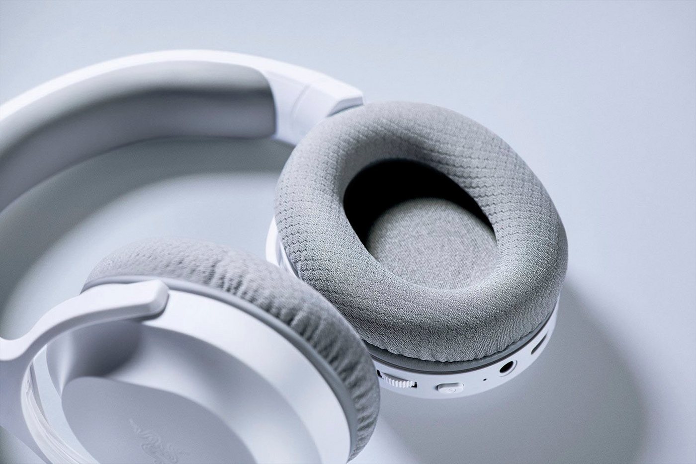 RAZER Barracuda X Kopfhörer (Freisprechfunktion, Mikrofon abnehmbar, Rauschunterdrückung, integrierte Steuerung für Anrufe und Musik, Bluetooth) – Bild 5 von 5