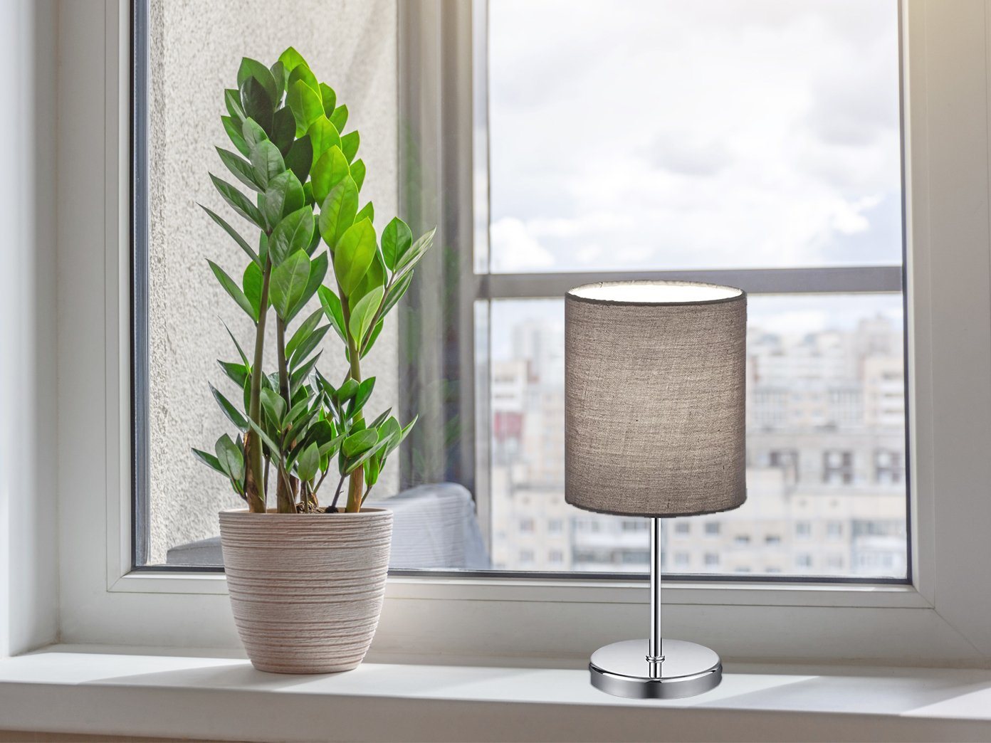 Reality Leuchten LED Nachttischlampe, Dimmfunktion, LED wechselbar, Warmweiß, kleine Designklassiker dimmbar, Fensterlampe Stoff Lampenschirm Grau – Bild 5 von 5