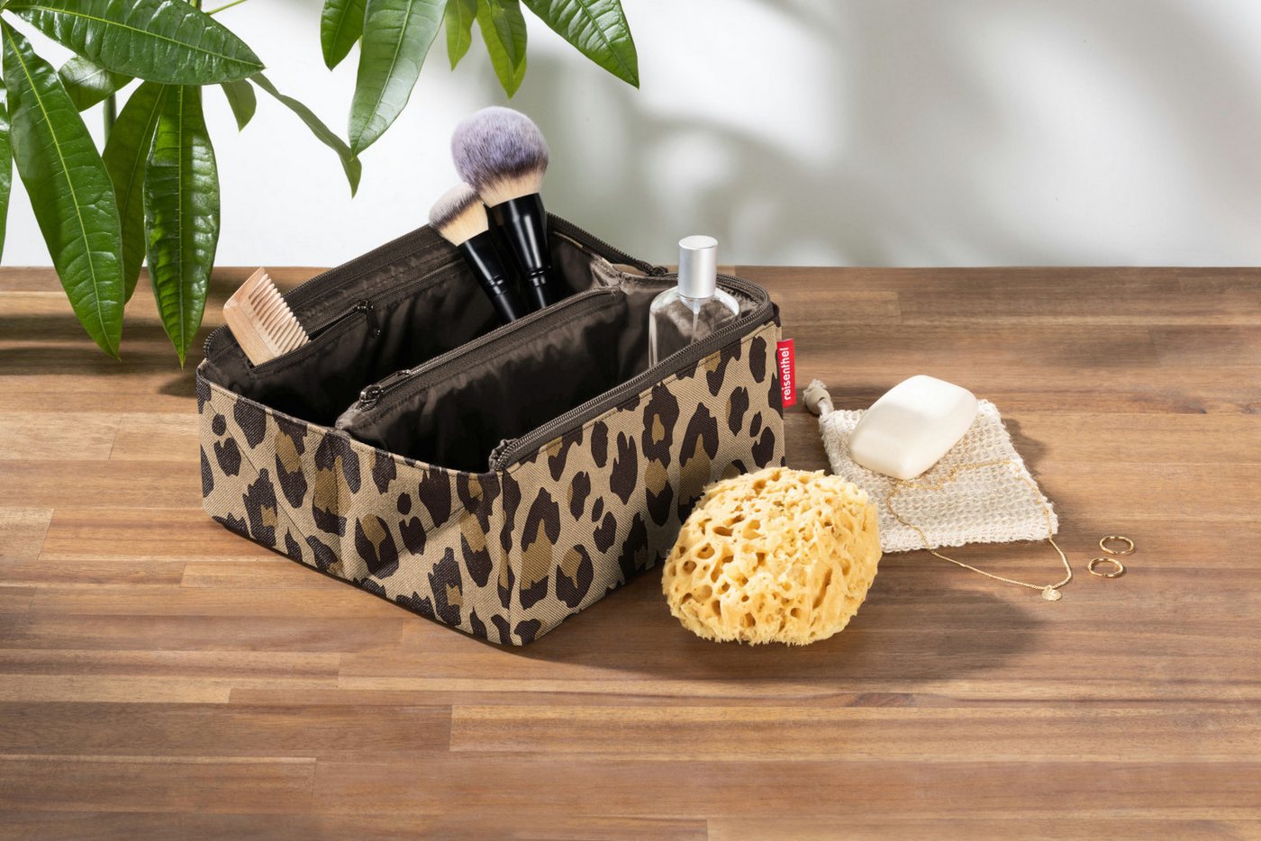 REISENTHEL® Kosmetiktasche fold case leo macchiato – Bild 4 von 5