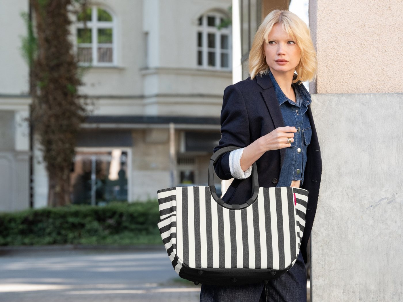 REISENTHEL® Tragetasche loopshopper L summerstripes black – Bild 4 von 5