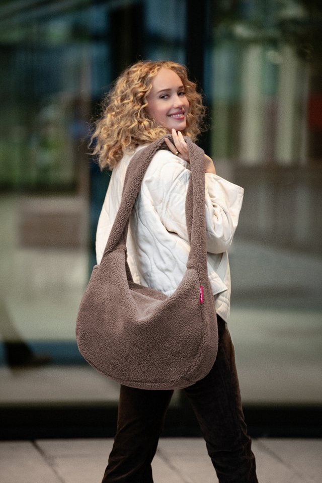 REISENTHEL® Umhängetasche moonbag teddy chocolate – Bild 5 von 5
