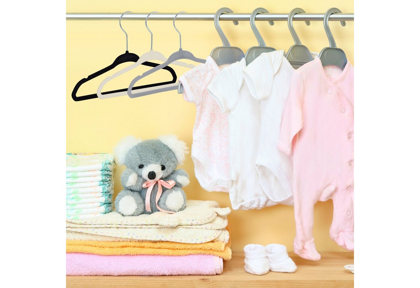 relaxdays Kleiderbügel Kinderkleiderbügel Samt, (30er Set, 30-tlg), weiß, 30er-Pack – Bild 5 von 5