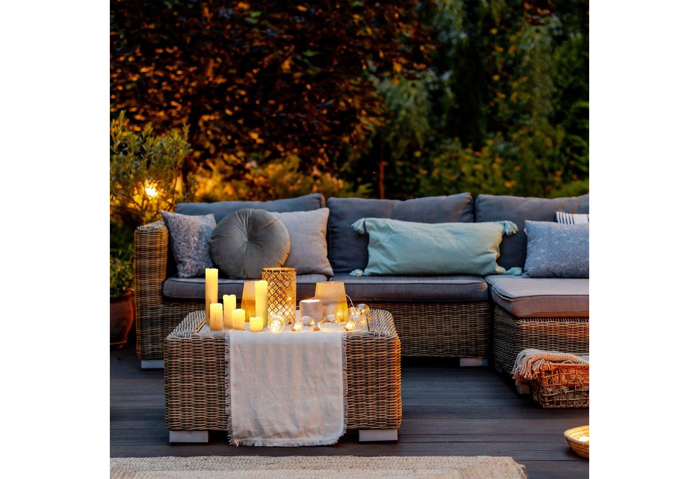 relaxdays LED-Kerze 6er Set aus Echtwachs, LED, warmweiß, leicht rötlich – Bild 5 von 5