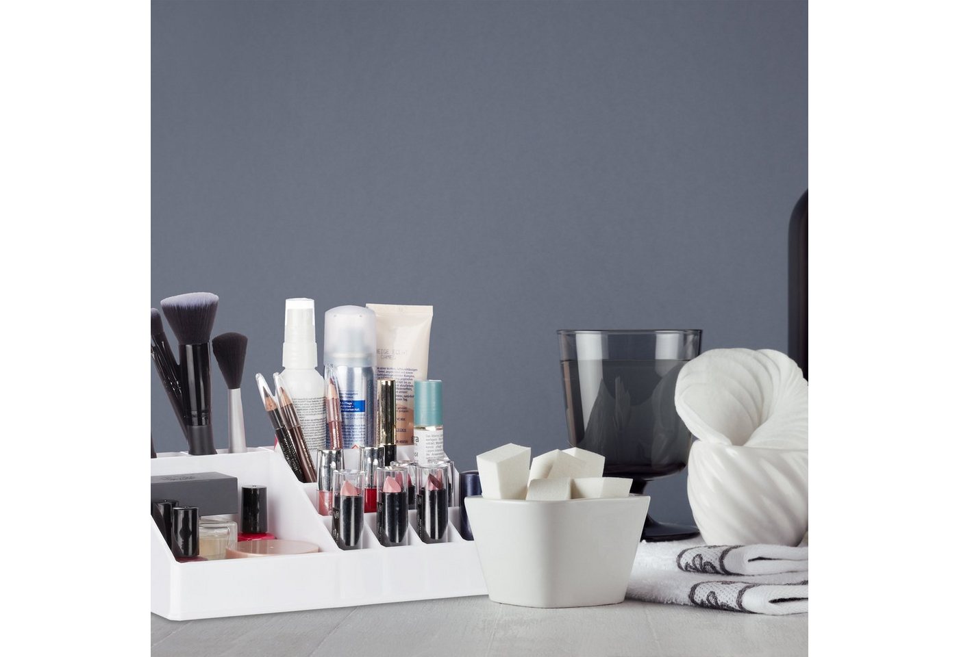 relaxdays Make-Up Organizer Kosmetikorganizer Acryl, 1-tlg., weiß – Bild 2 von 5