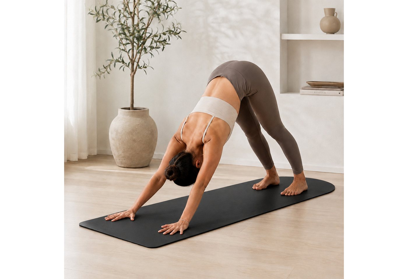 relaxdays Yogamatte mit Tragegurt 5 mm (2-St), schwarz – Bild 2 von 5