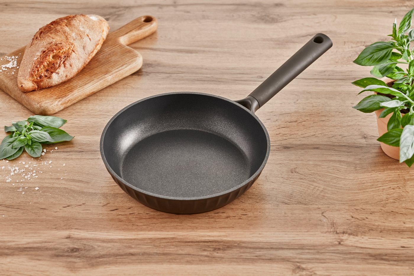RESTO Kitchenware Bratpfanne Ascella, antihaftbeschichtet und spülmaschinenfest, Aluminiumguss (1-tlg), Induktion, für alle Herdarten geeignet – Bild 2 von 5