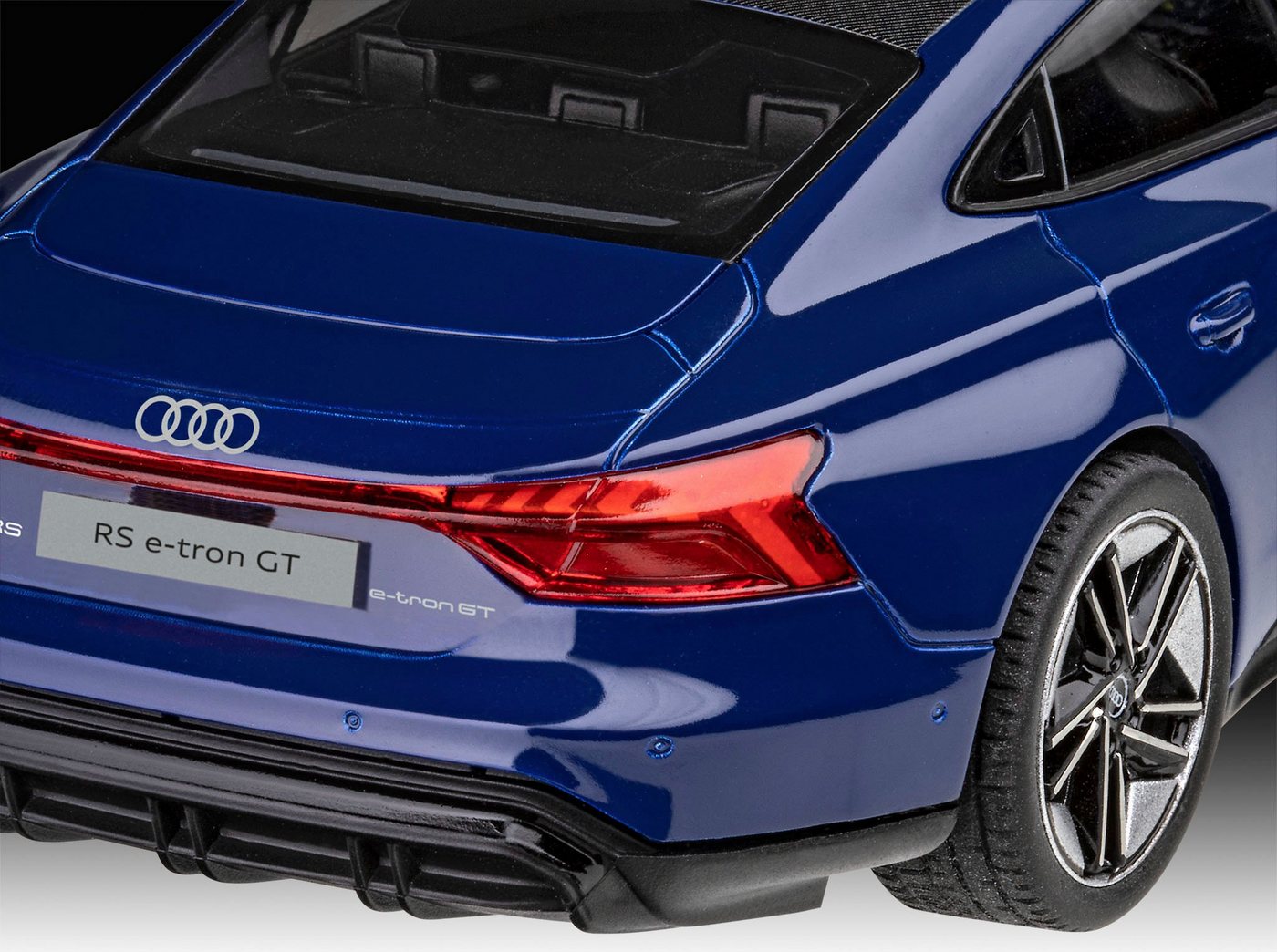 Revell® Modellbausatz Audi RS e-tron GT, Maßstab 1:24, Made in Europe – Bild 5 von 5
