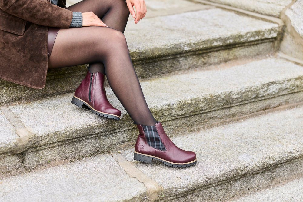 Rieker Chelseaboots Stiefelette, Boots mit kariertem Stretcheinsatz an der Seite – Bild 4 von 5