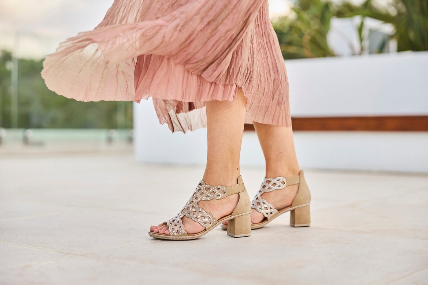 Rieker Sandalette Sommerschuh, Schaftsandale, Urlaubschuh, Blockabsatz mit Glitzersteine – Bild 3 von 5