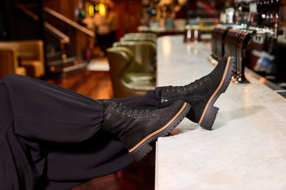 Rieker Schnürboots Schnürstiefelette, Blockabsatz, mit Glitzersteinchen verziert – Bild 2 von 5