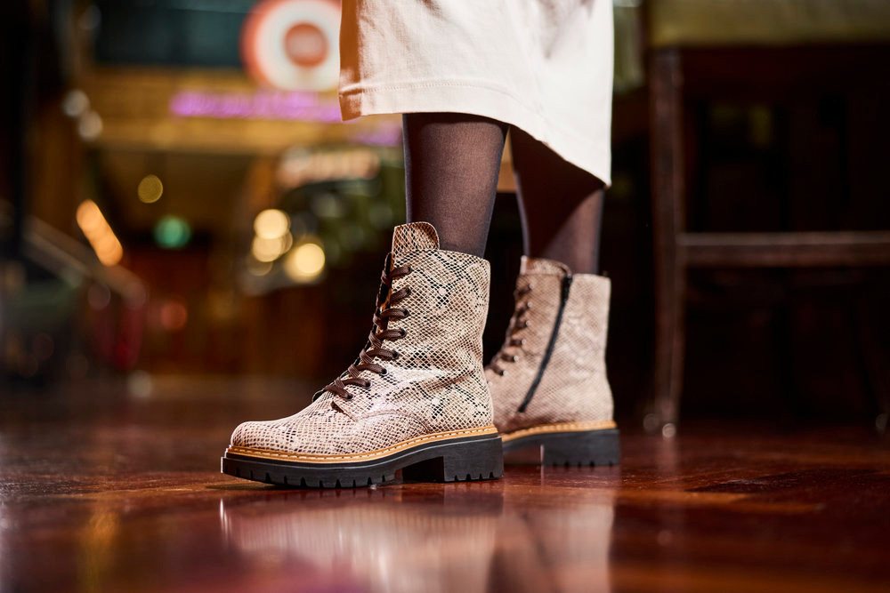 Rieker Schnürboots Schnürstiefelette, Profilsohle, in veganer Verarbeitung – Bild 4 von 5