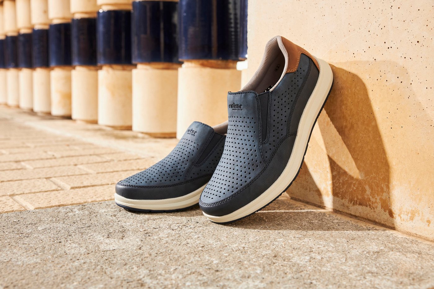 Rieker Slip-On Sneaker, Slipper, Schlupfschuh, Halbschuh mit seitlichen Stretcheinsätzen – Bild 2 von 5