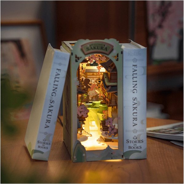 Robotime Buchstütze Falling Sakura Diorama Kirschblüten aus Holz, mit LED-Beleuchtung