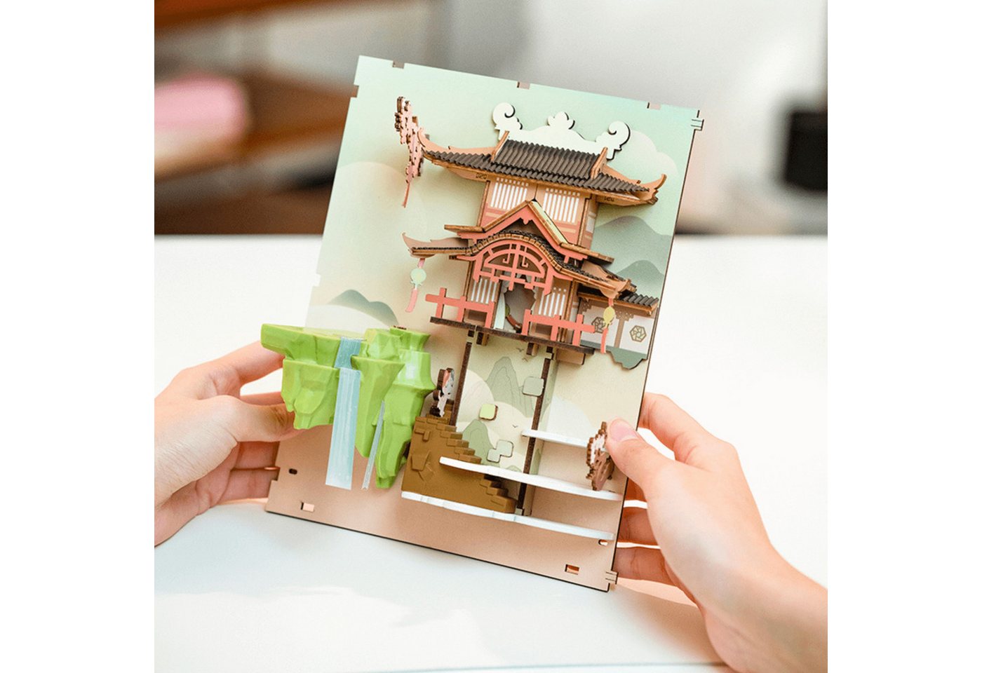 Robotime Buchstütze Falling Sakura Diorama Kirschblüten aus Holz, mit LED-Beleuchtung – Bild 5 von 5