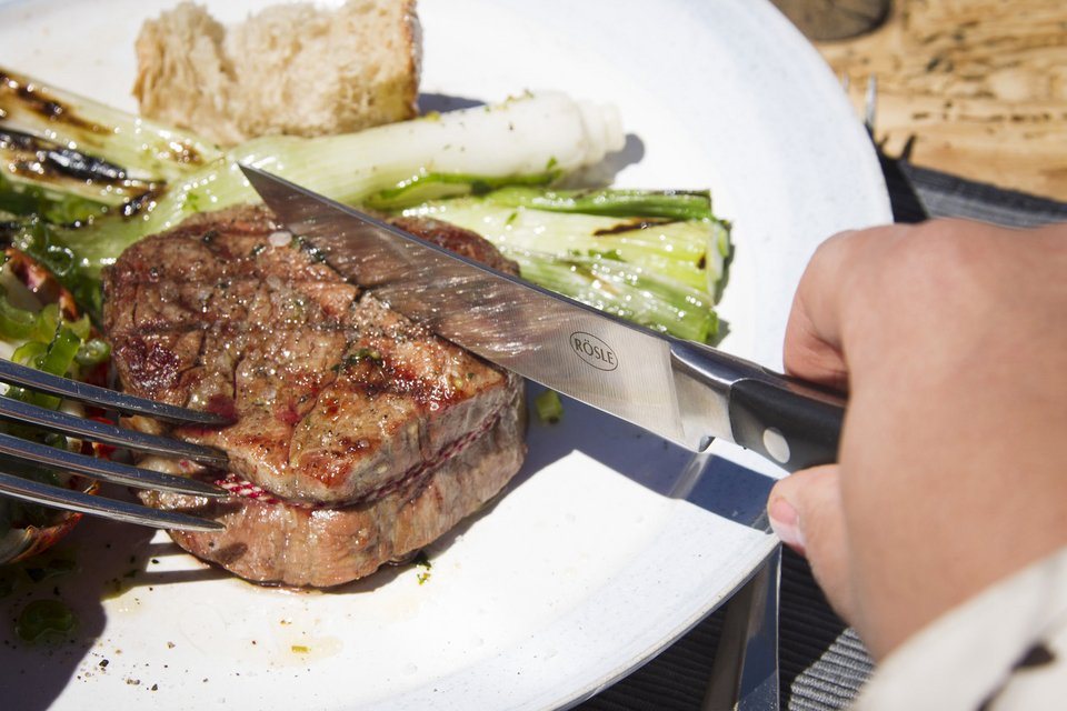 RÖSLE Steakbesteck (4-tlg), 2 Personen, Edelstahl, Kunststoff, Set mit 2 Steakmessern und 2 Steakgabeln, inkl. praktischer Holzbox – Bild 2 von 3