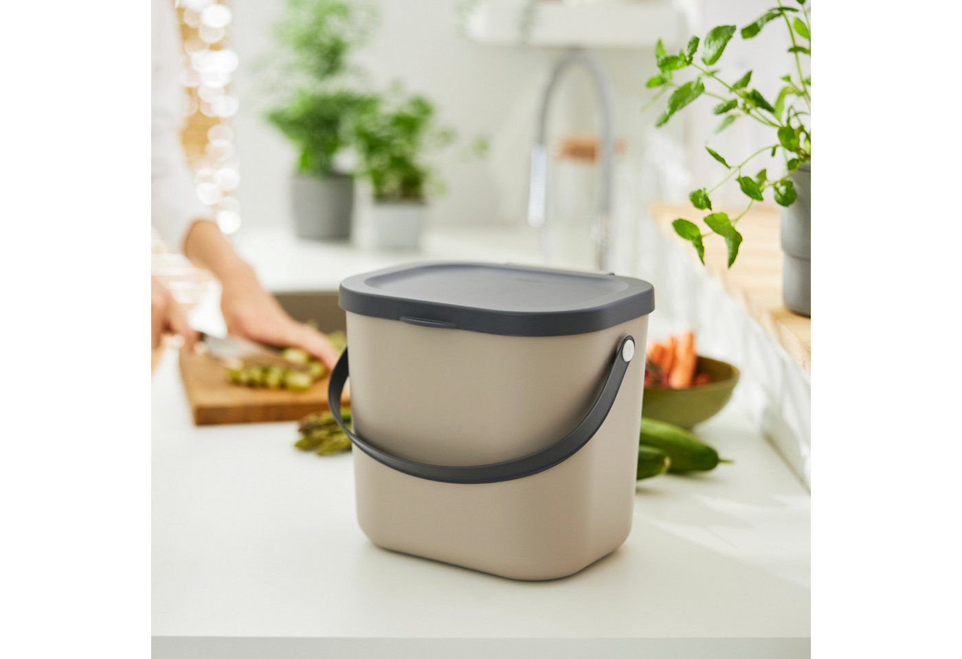 ROTHO Biomülleimer Albula 2er-Set Komposteimer 6l – kompakte Müllbehälter ideal für Küche, Stapelbar, mit Griff & Deckel – 6 l Recycling-Set für jeden Raum – Bild 2 von 5