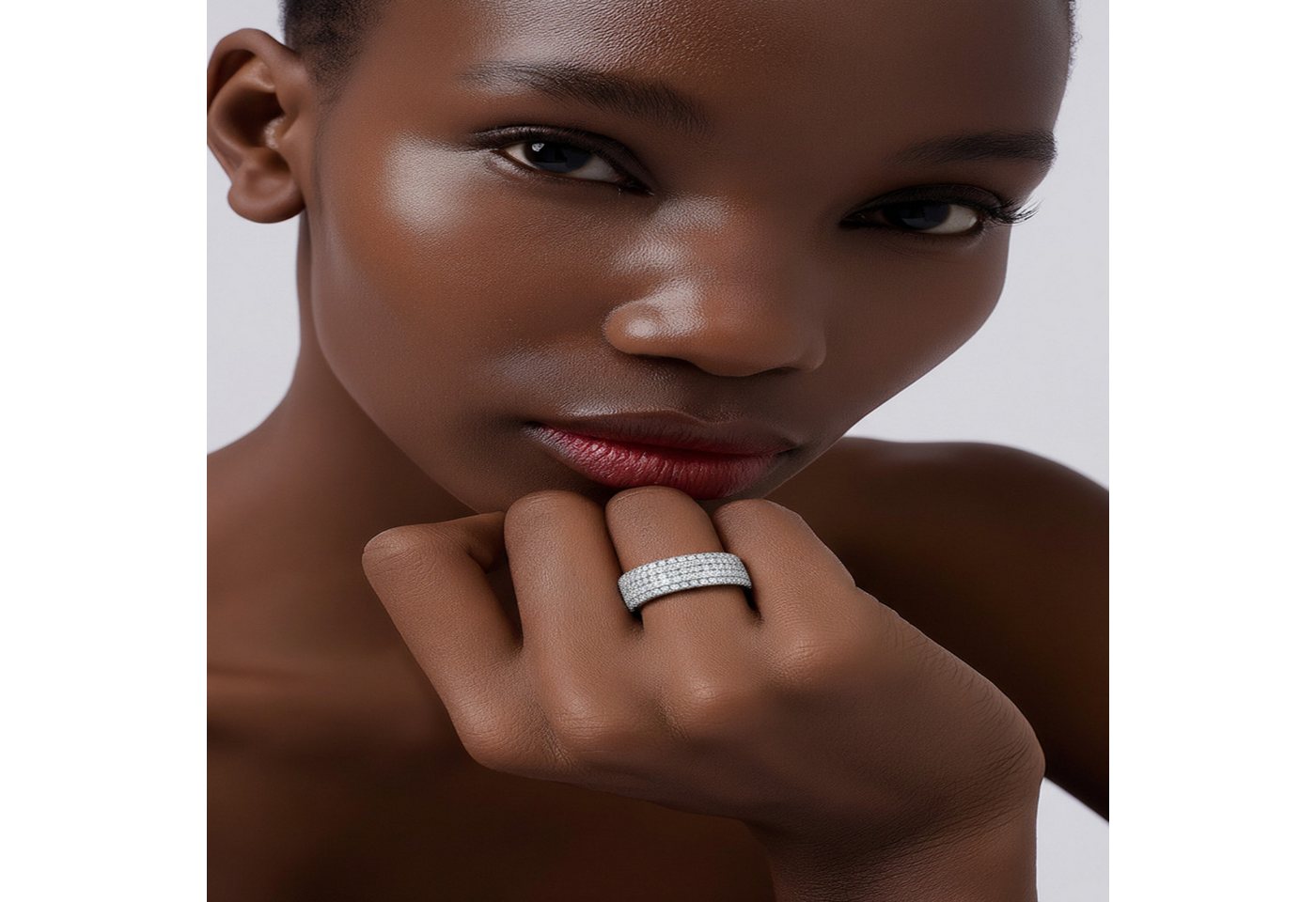 ROUGEMONT Fingerring Funkelnde Damen Statement Ring mit funkelndem Zirkonia Besatz, Intensiver Glanz mit Wow-Effekt – Bild 4 von 5