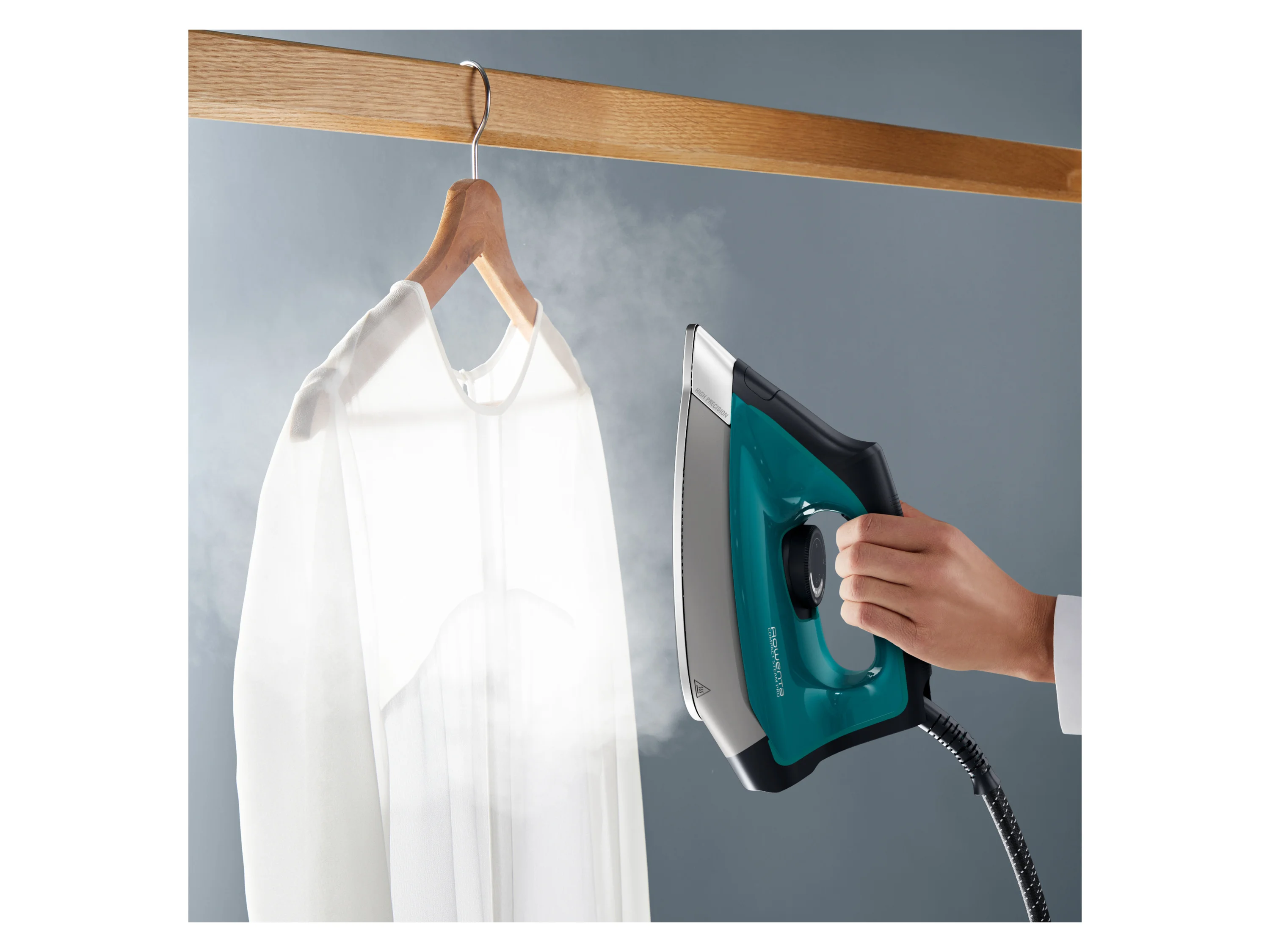 ROWENTA Compact Steam Pro Dampfbügelstation, 2200W, 6,3 bar, Dampfstoß 325 g/min, konstante Dampfmenge 100g/min »DG7623« – Bild 2 von 4