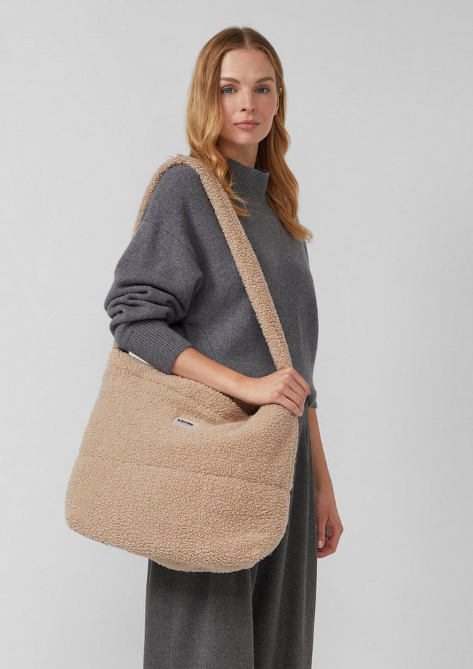 s.Oliver Schultertasche Tasche, Kuschelige Teddy-Hobo-Bag mit Magnetverschluss – Bild 4 von 5