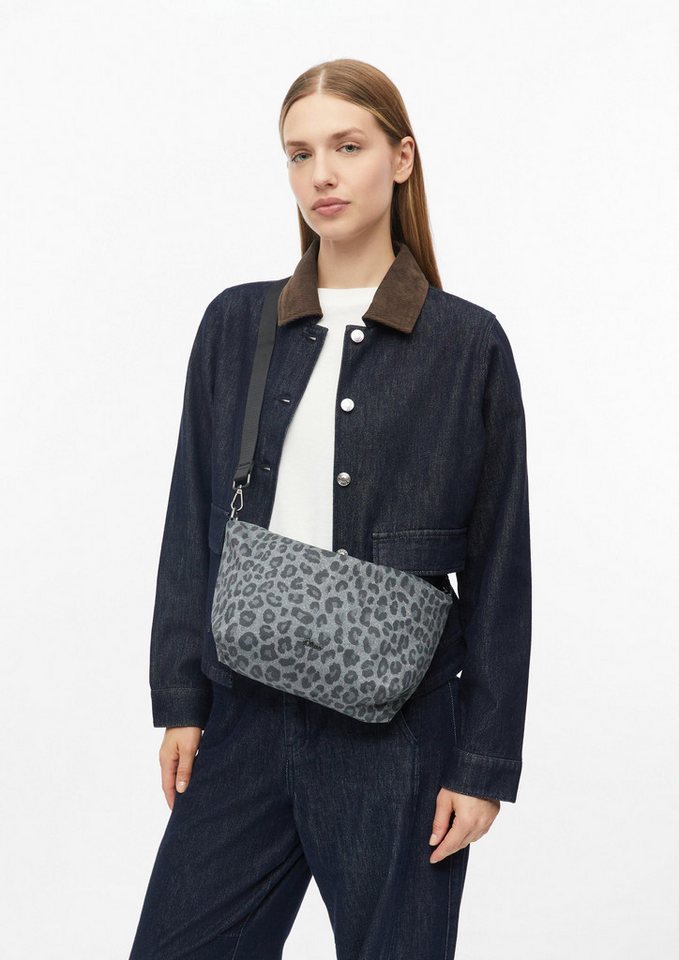 s.Oliver Umhängetasche Tasche, Crossbody Bag mit Animal-Muster und Reißverschlussfach – Bild 2 von 5