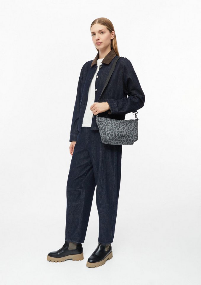 s.Oliver Umhängetasche Tasche, Crossbody Bag mit Animal-Muster und Reißverschlussfach – Bild 4 von 5