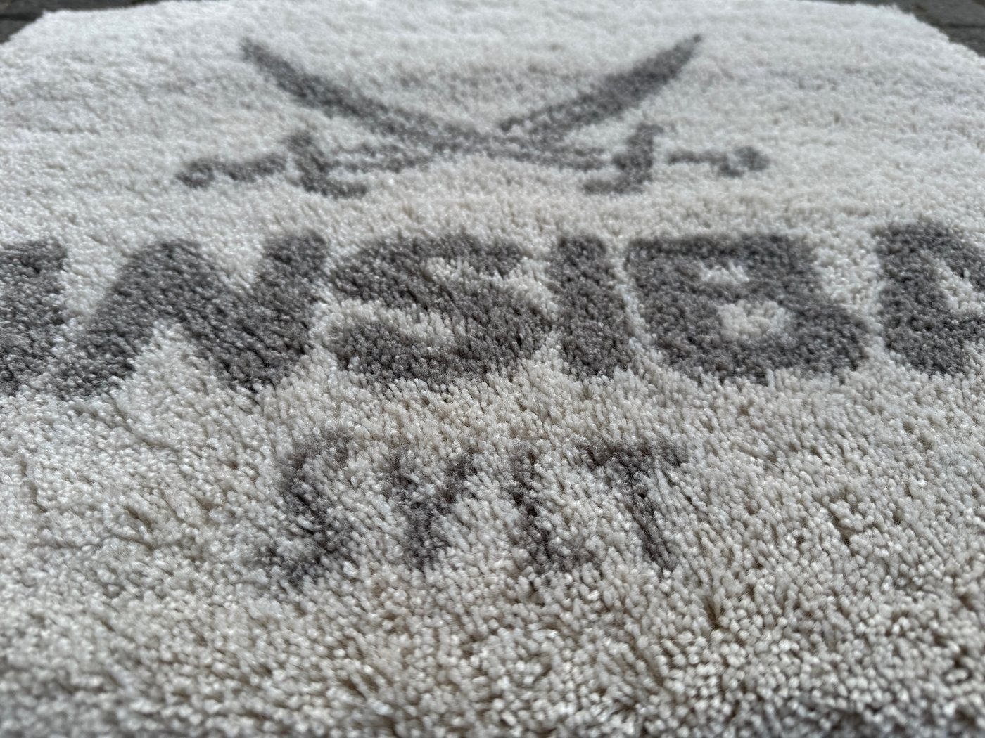 Sansibar Sylt Badematte Badematte »Sansibar, Höhe 20 mm, mit Sansibar Logo Schriftzug, rutschhemmend beschichtet, fußbodenheizungsgeeignet, strapazierfähig, sch – Bild 2 von 2