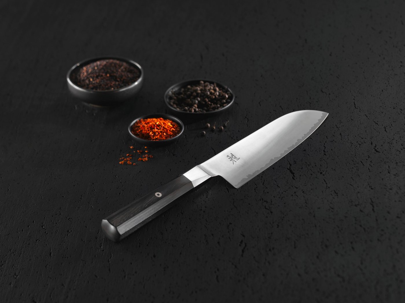 MIYABI Santokumesser MIYABI 4000FC, Klingenlänge 18 cm, Griff aus Pakkaholz – Bild 2 von 5