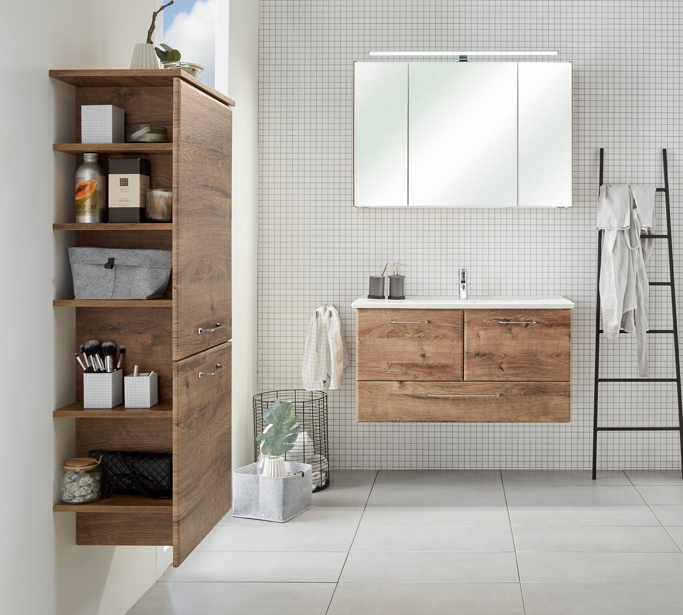 Saphir Spiegelschrank Quickset Badschrank, 3 Spiegeltüren, 6 Einlegeböden, 105 cm breit inkl. LED-Beleuchtung, Türdämpfer, Schalter-/Steckdosenkombination – Bild 5 von 5