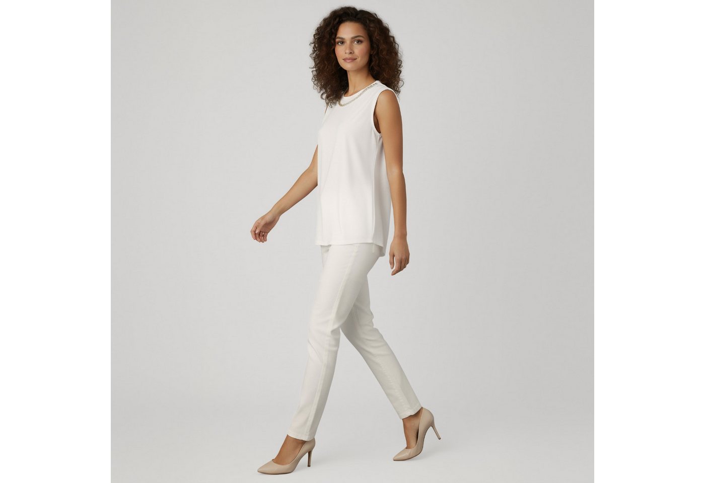 Sarcia.eu Blusentop Cremefarbene, ELEGANTE ärmellose Damenbluse mit ZIERKETTE – Bild 5 von 5