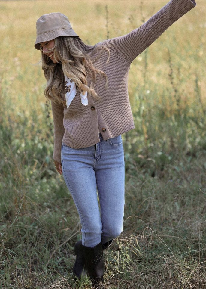 SASSYCLASSY Cardigan Gerippter Cardigan mit V-Ausschnitt für Damen Strickjacke mit markanter Knopfleiste und weiten Ärmeln – Bild 5 von 5