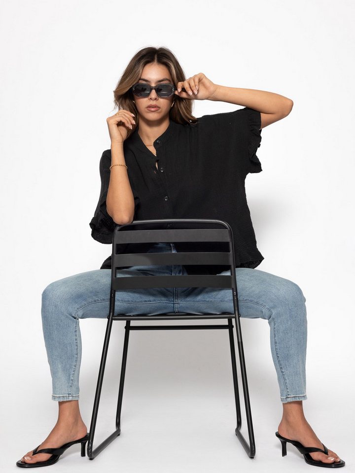 SASSYCLASSY Kurzarmbluse Oversize Musselin Hemdbluse Damen mit Rüschensaum Kurzärmelige Musselinbluse aus Baumwolle mit V-Ausschnitt – Bild 3 von 5
